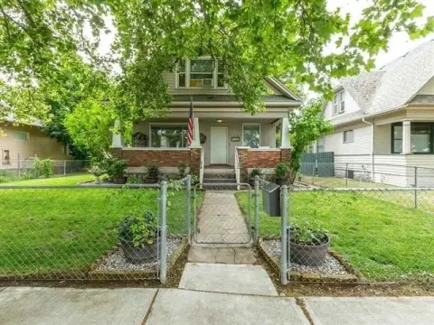 Maintained Duplex With Garage