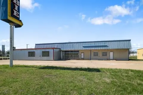 Calera Commercial Opportunity For Sale