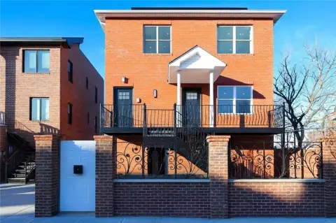 New Queen Anne-Style Home