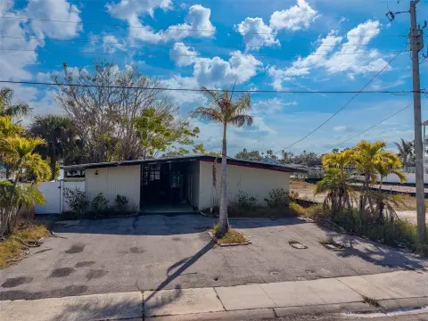 Waterfront Land Near Gulf of Mexico