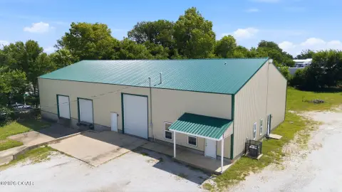 Insulated Warehouse with Dock-High Doors