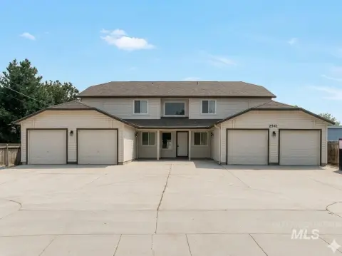 Quadplex With Private Outdoor Space