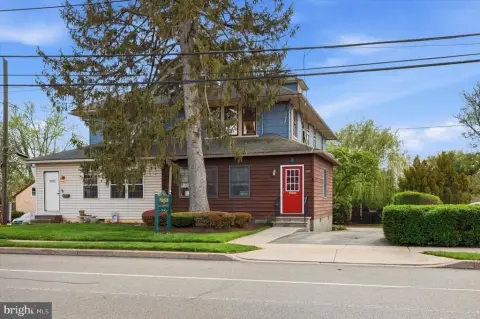 Large Twin Home with 4-Season Room