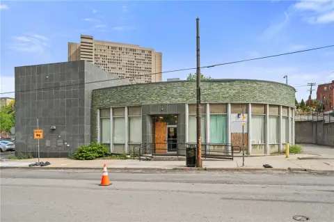 Prime Uptown Location on Fifth