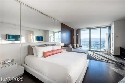 Las Vegas High-Rise Condo/Hotel