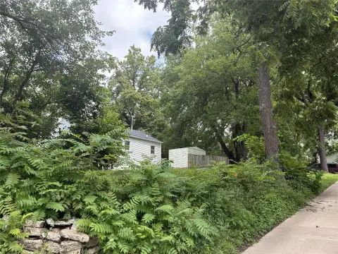 Residential Lot Near Des Moines River