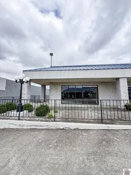 Flexible Retail-Office Suite
