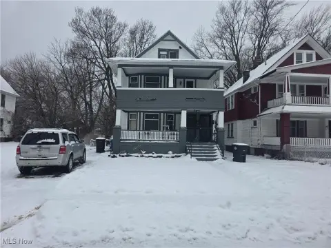 Expansive Duplex in Cleveland, OH