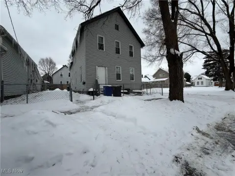 Cleveland Triplex: Investment Opportunity