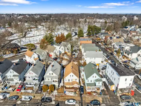 Renovated Multifamily Home in Bridgeport