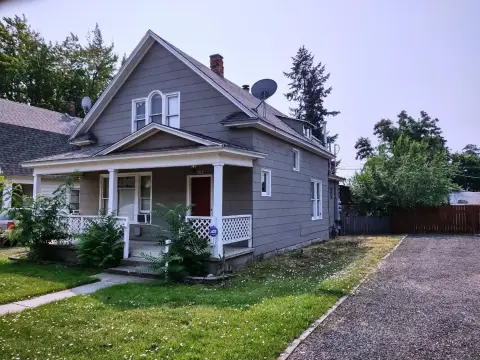 Up-and-Down Duplex with Alley Access