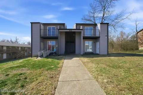 6-Unit Apartment Building