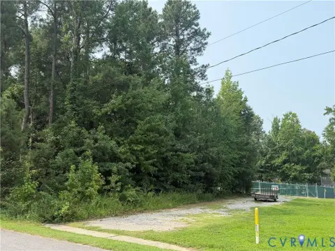 Wooded Residential Homesite with Easement