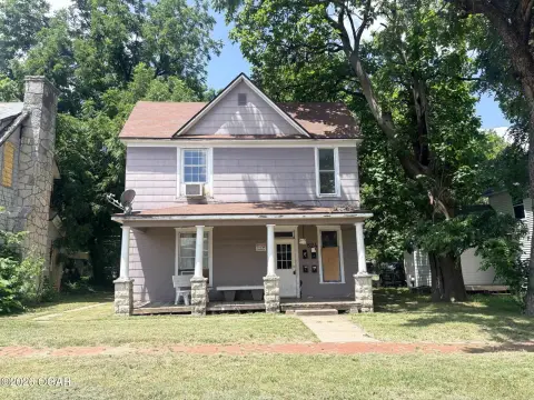 Fourplex with Shared Entry