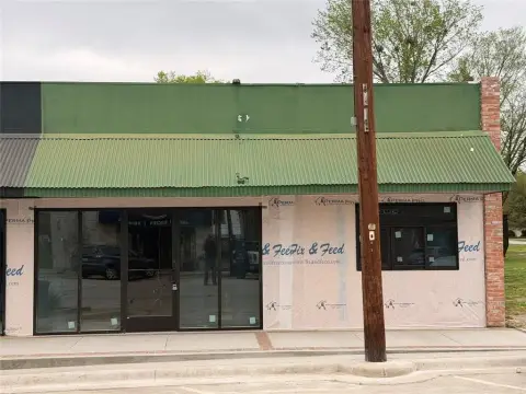 Renovated Retail Space in Quinlan