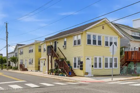 8-Unit Apartment Building