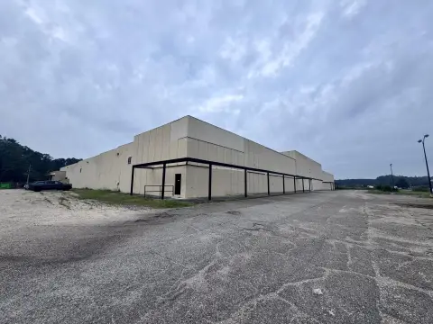 Warehouse Space With Loading Docks
