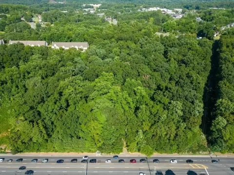 Commercial Land with Extensive Frontage