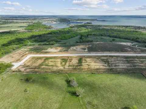 Sanger Land with Lake View