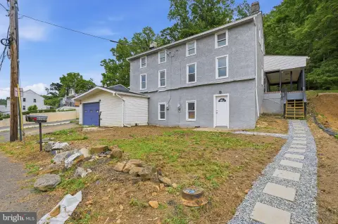 Renovated Duplex with Two Units