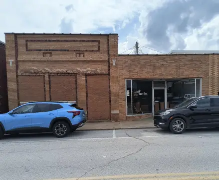 Commercial Space in Thriving Community