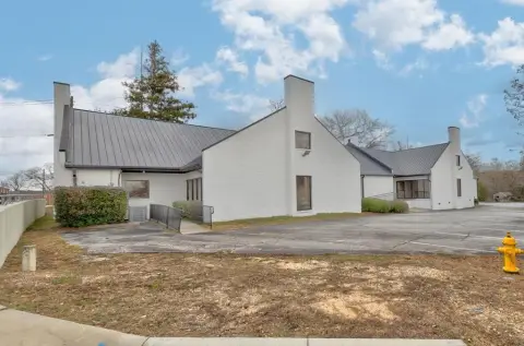 Columbus Office Building on Warm Springs
