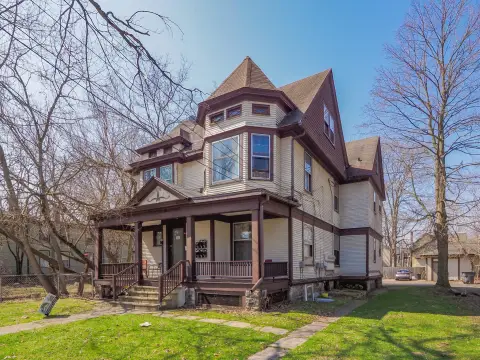 6-Unit Apartment Building