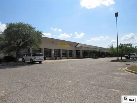 Retail Space with Ample Parking