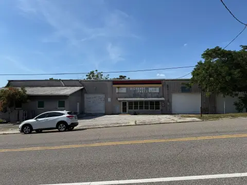 Mixed-Use Building in Haines City