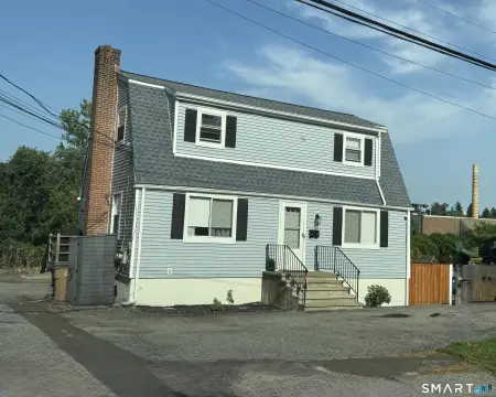 Renovated Duplex With Parking