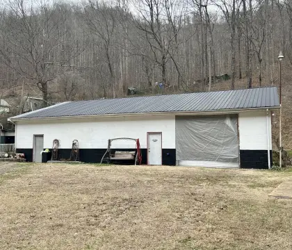 Versatile Commercial Building in Kimper