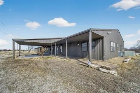 Stroud Commercial Building on Highway