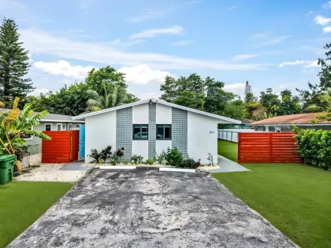 Renovated Duplex with Private Outdoor Space