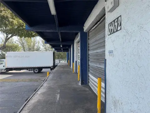Warehouse with Cooler in Miami