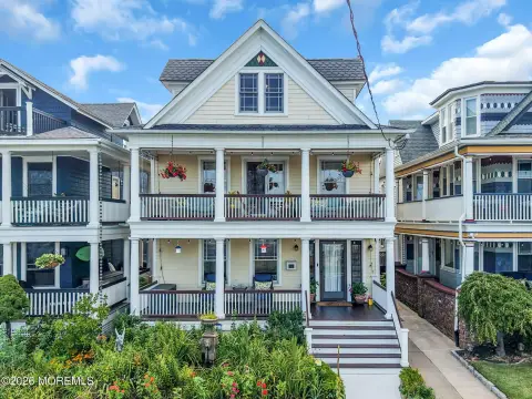 Lakefront Renovated Victorian Duplex