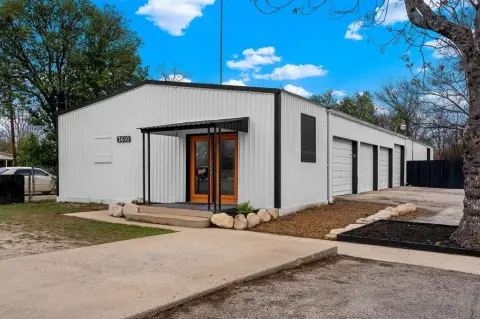 Four-Bay Flex Space