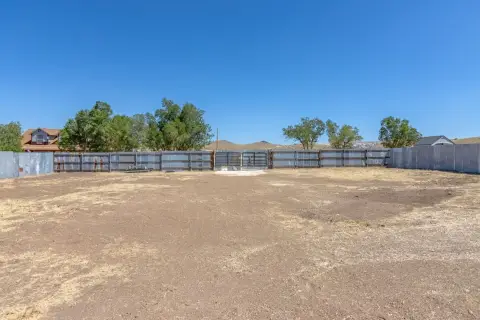 Fully Fenced Multi-Lot Land