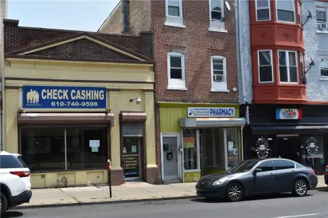 Single-Level Storefront Retail Space