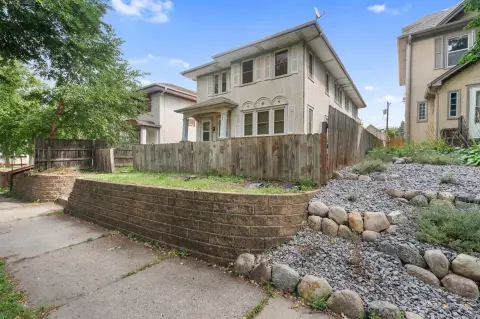 Vacant Duplex with Garages