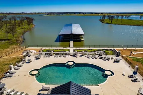 Corsicana Acreage with Lakeside Amenities