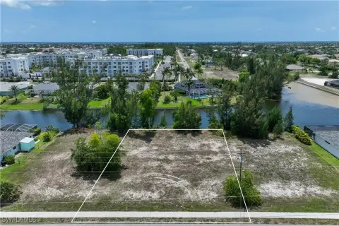 Cape Coral Canal Lot