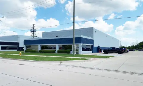Freestanding Flex Building with Showroom