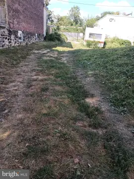 Land in Philadelphia, PA