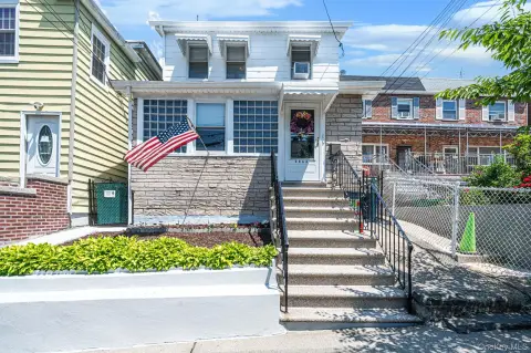 Colonial Multifamily Residence
