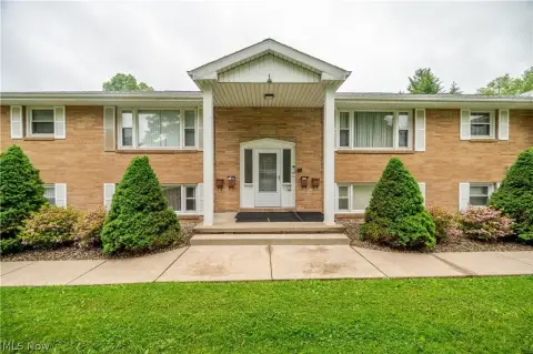 6-Unit Apartment Building
