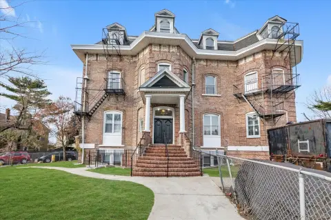 Brick 7-Unit Multifamily Building
