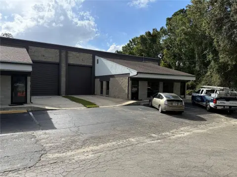 Showroom/Warehouse Space Near I-75