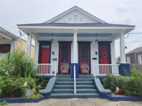 Updated-Bath Duplex