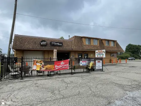 Bar & Grill with Commercial Kitchen