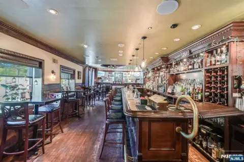 Turnkey Restaurant with Liquor License